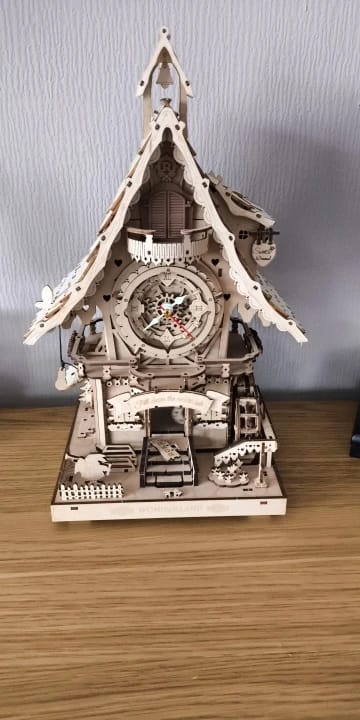 Customer photo review of Chalet Horloge Coloré - La Maquette en Bois®