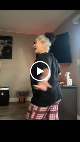 Customer video review of Hola Loca Que Ves? V-Neck