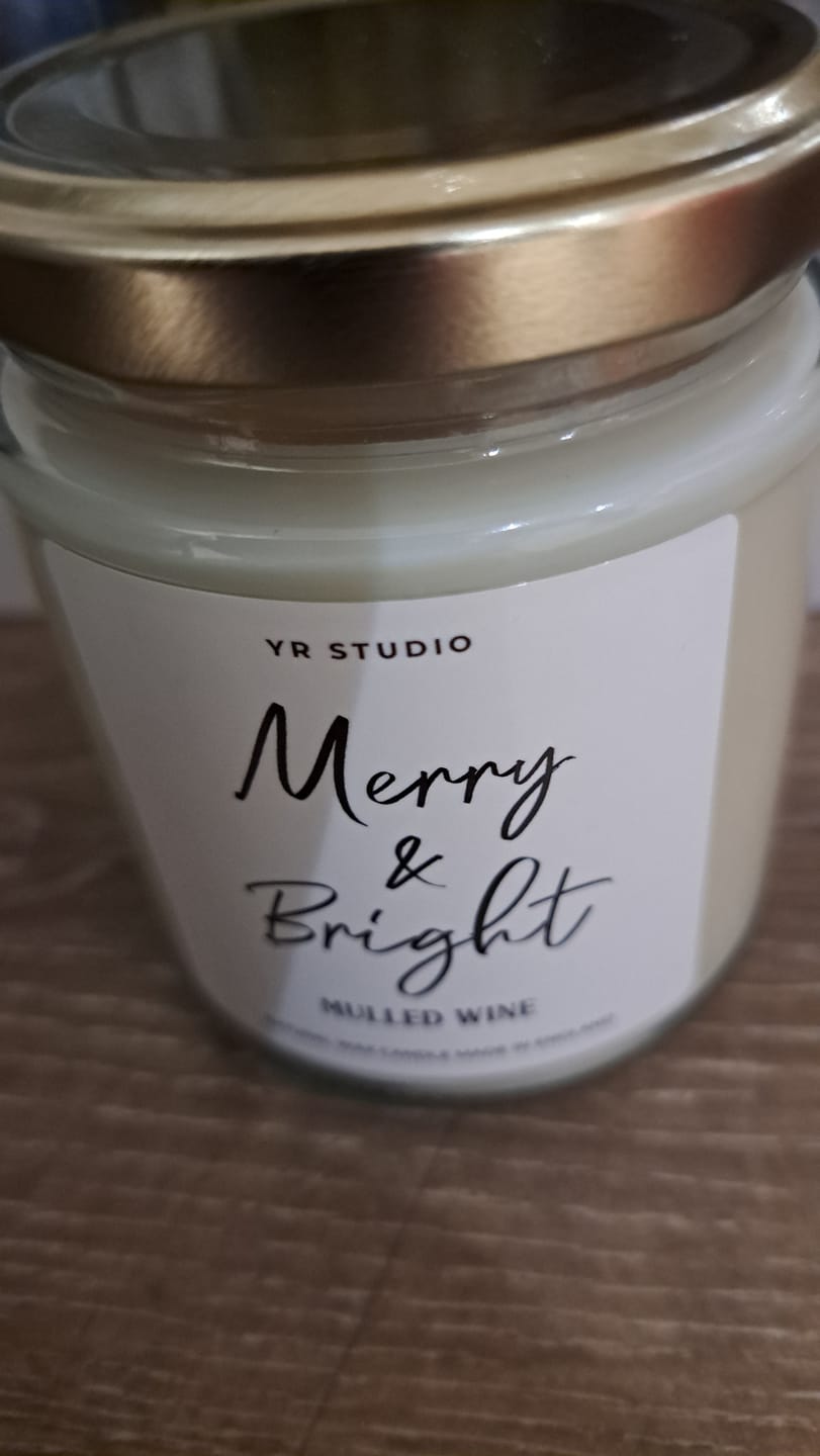Customer photo review of "Merry & Bright" Mulled Wine Candle