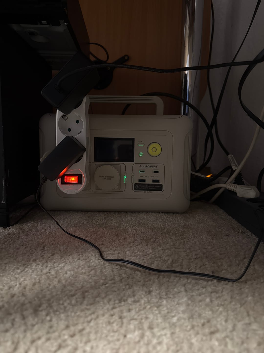 Customer photo review of ALLPOWERS R600 Beige Portable Power Station 600W 299Wh LiFeP04 Battery