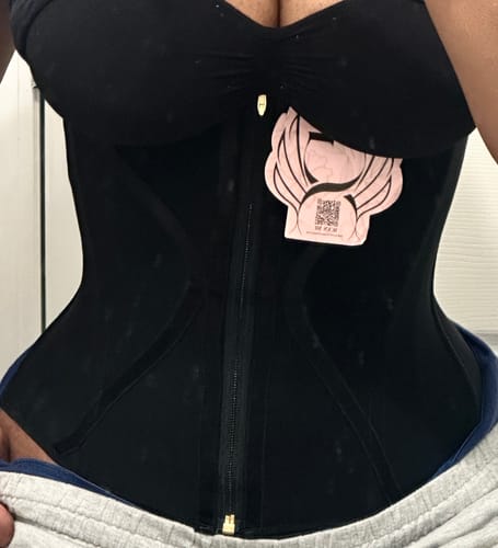 Customer photo review of 2002 Ultra Snatching Waist Trainer
