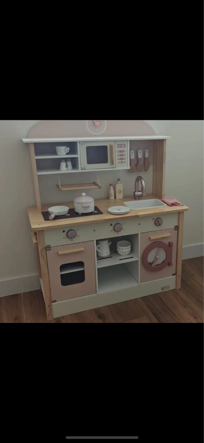 Customer photo review of Little Kitchen - Wooden Play Kitchen