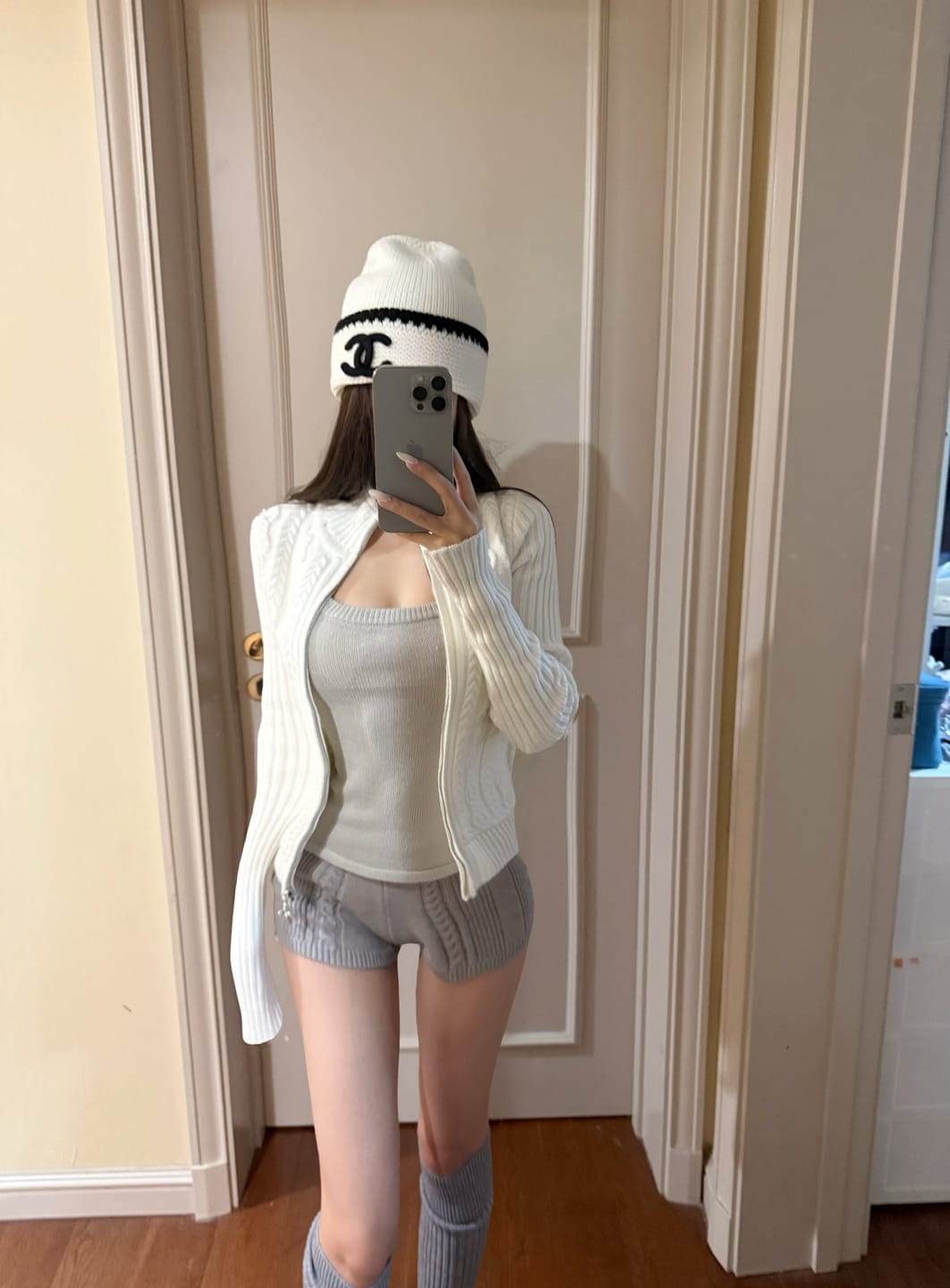 Customer photo review of Rase le sol Cable-Texture High Waist Knit Shorts