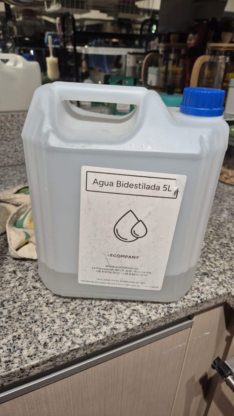 Customer photo review of Agua calidad Bidestilada - Bidón de 5 Litros