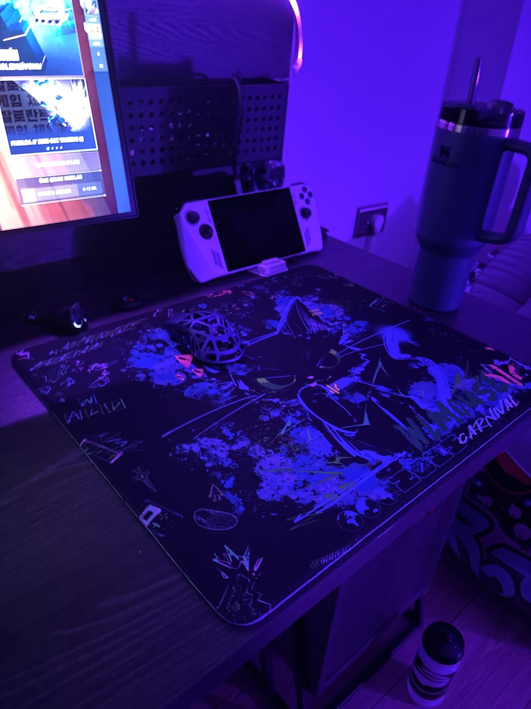 Customer photo review of WLMouse Cyber Grafitti Poron Mousepad