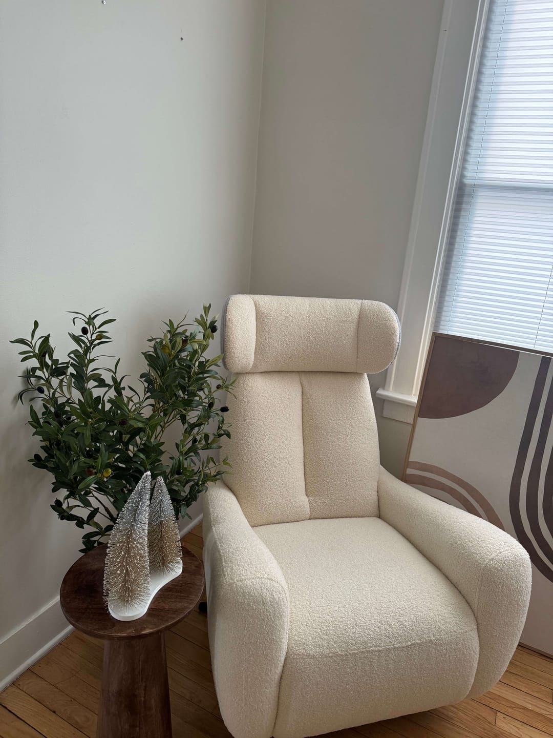 Customer photo review of SwanSing Swivel Power Zero Gravity Recliner Chair