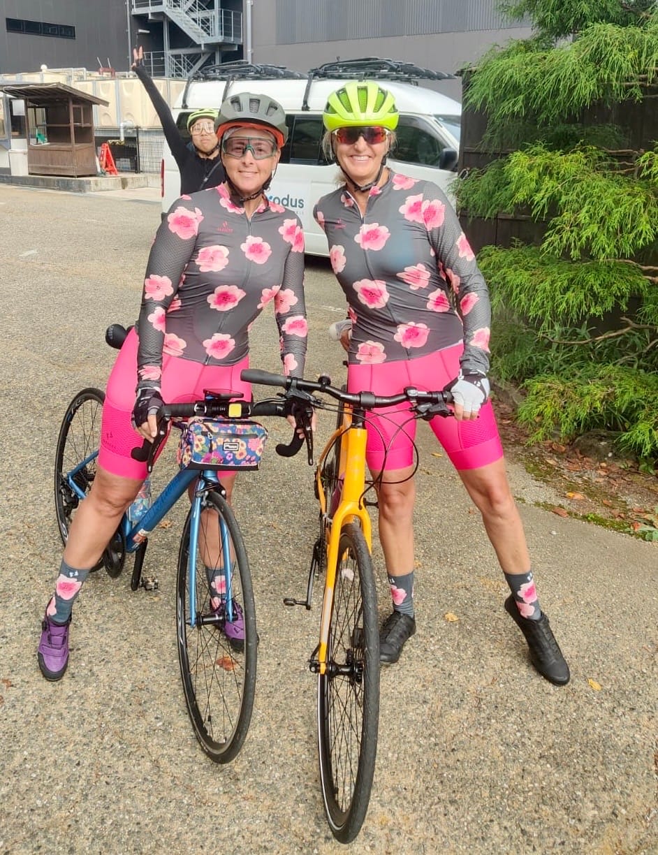 Customer photo review of W's Cargo Pocket Bib Short - Coral