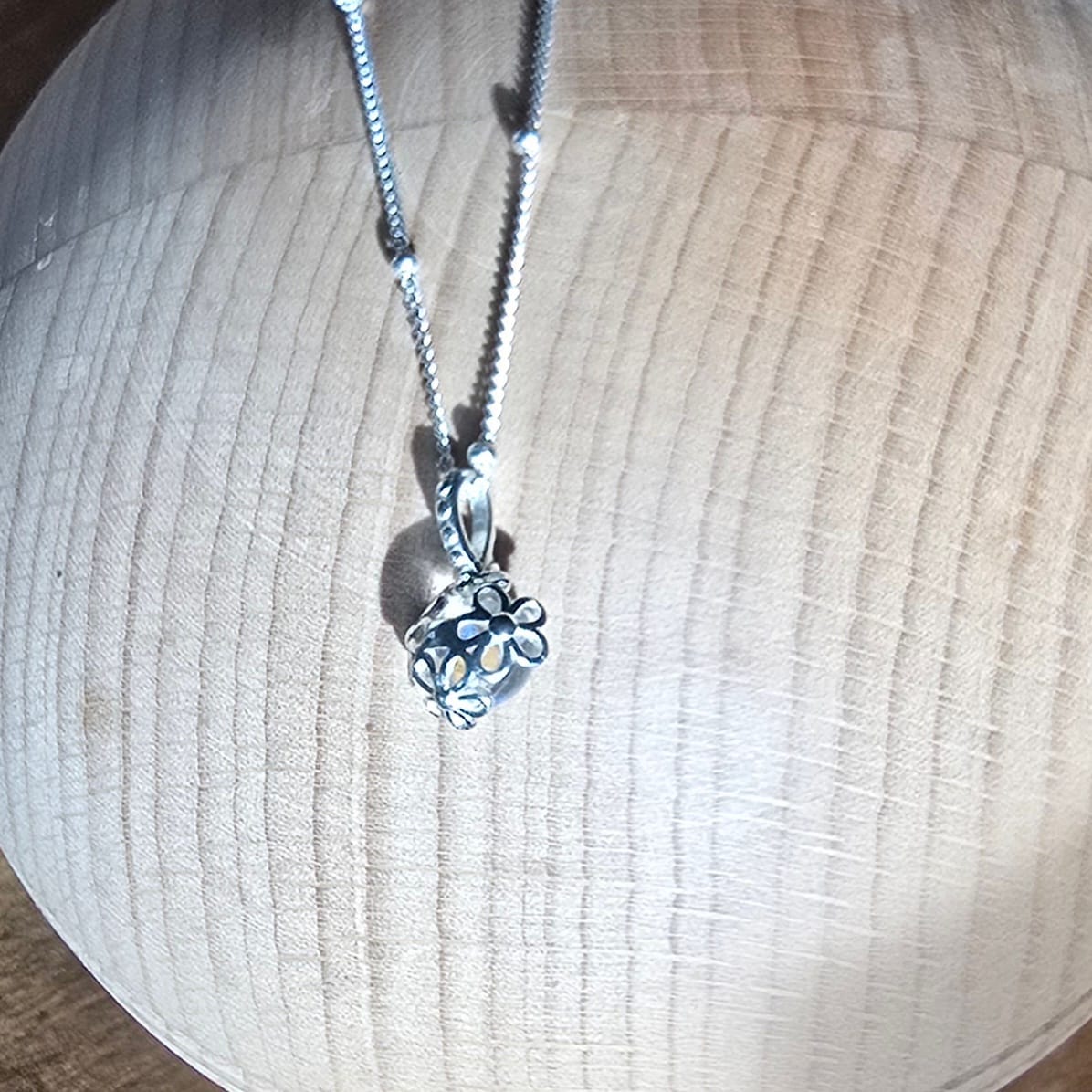 Customer photo review of Mondstein Halskette - Rundschliffanhänger