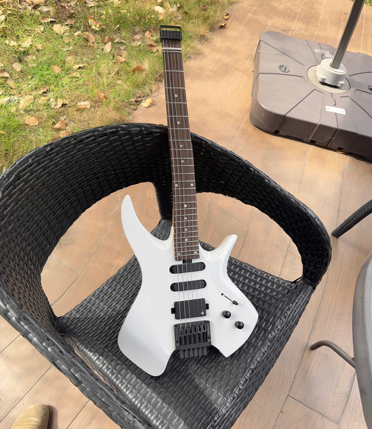 Customer photo review of Donner NHL-500 Guitare Électrique Moderne Sans Tête