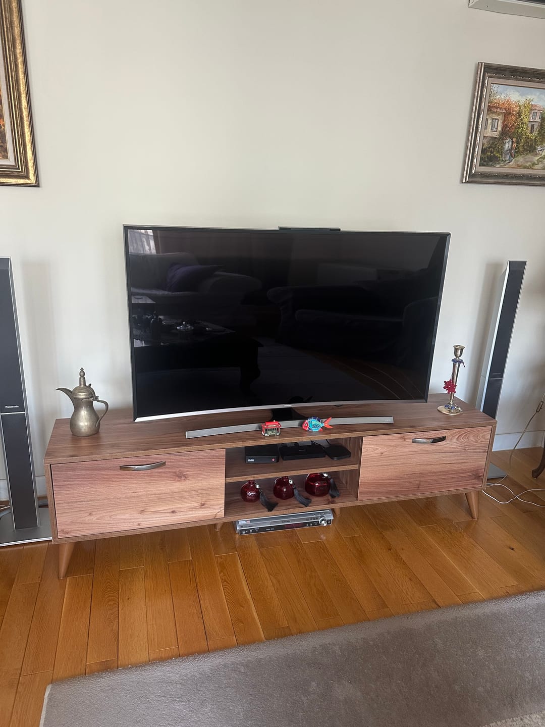 Customer photo review of Rani A9 Tv Ünitesi Modern Ayaklı Tv Sehpası 180 cm Minyatür Ceviz