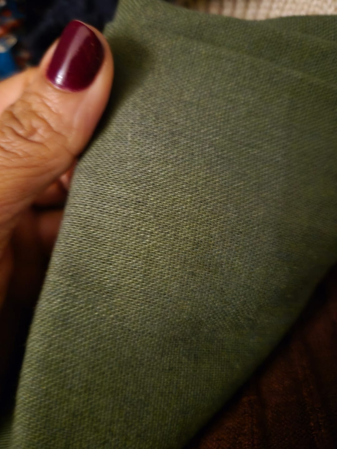 Customer photo review of Calça Reta Petúnia Verde Escuro