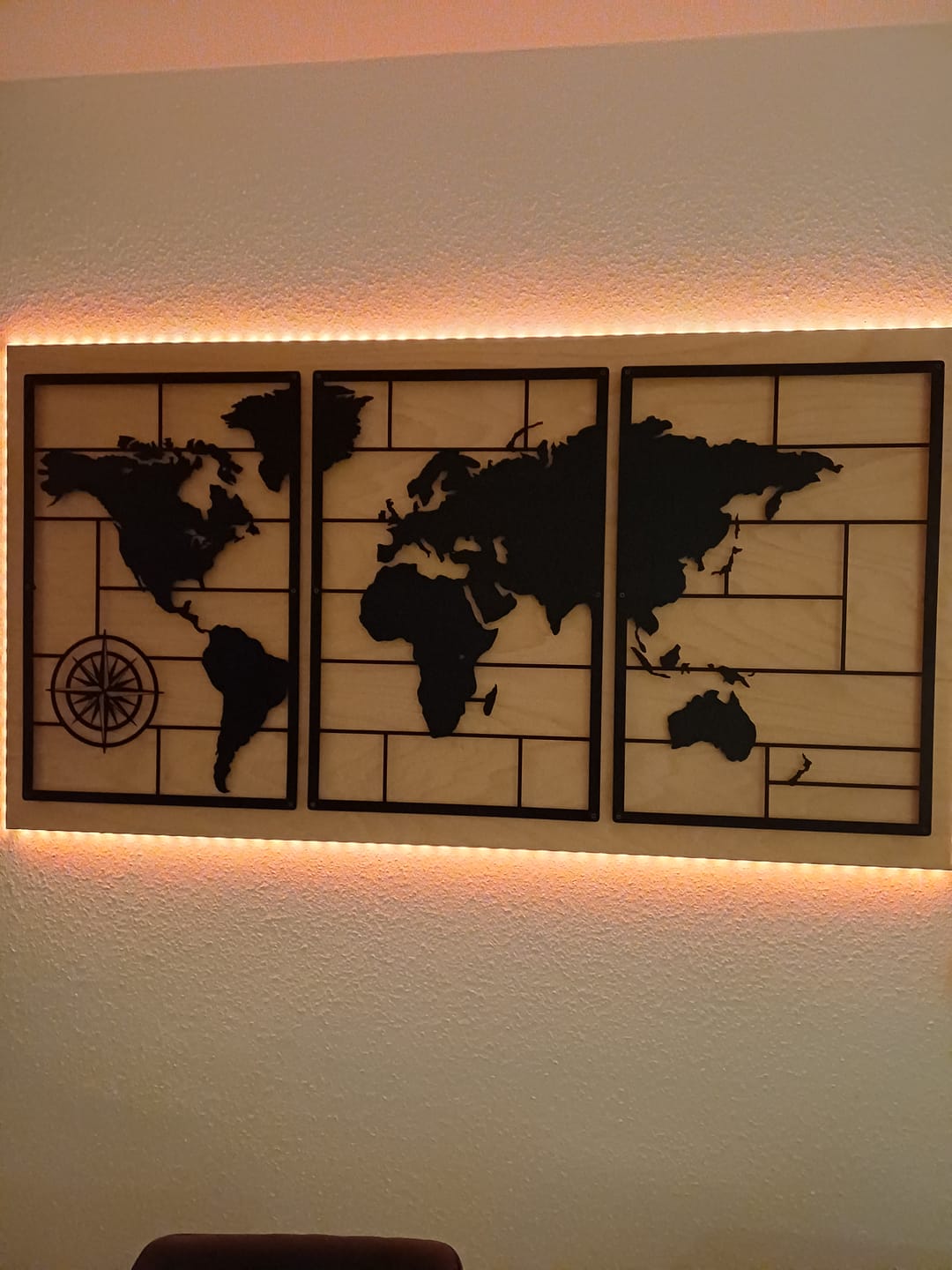 Customer photo review of Décoration Murale en Métal - Triptyque Carte du Monde (M4)
