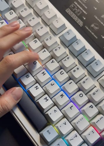 Customer photo review of AULA F99 PRO - 96% Gasket Wireless Mechanical Keyboard