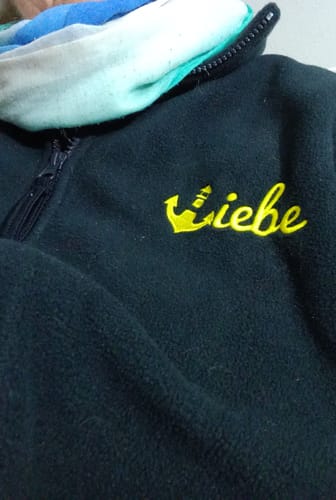 Customer photo review of Liebe gelb · Fleece Jacke mit Stick