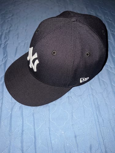 Customer photo review of 59FIFTY New York Yankees Navy Black Undervisor Fitted