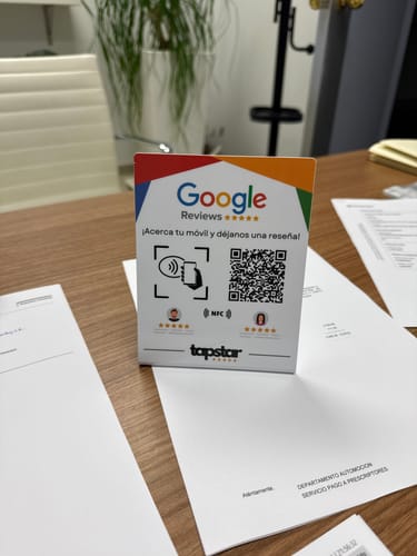 Customer photo review of Expositor Reseñas Google NFC y QR