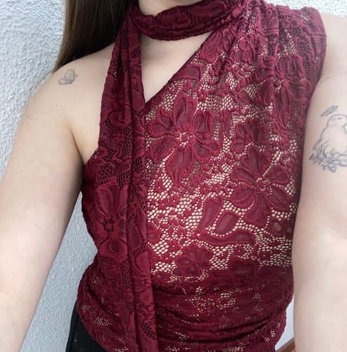 Customer photo review of TOP SARA ENCAJE BURDEO