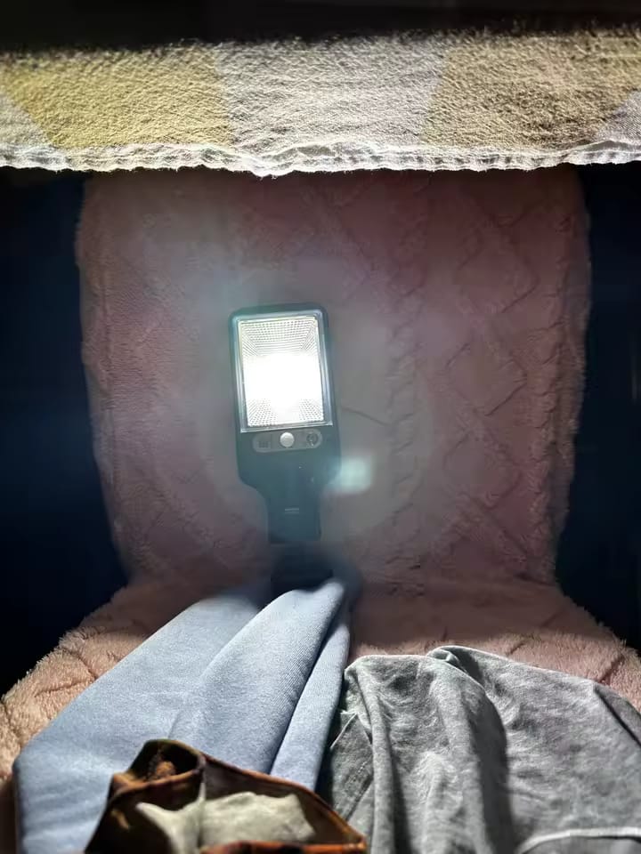 Customer photo review of SolarBeam – Lampe Solaire LED à Détection Intelligente