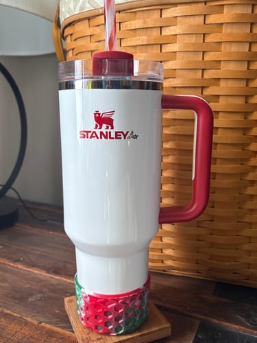 Customer photo review of MISTLETOE WAFFLE Tumbler Boot -fits 20-40oz New!