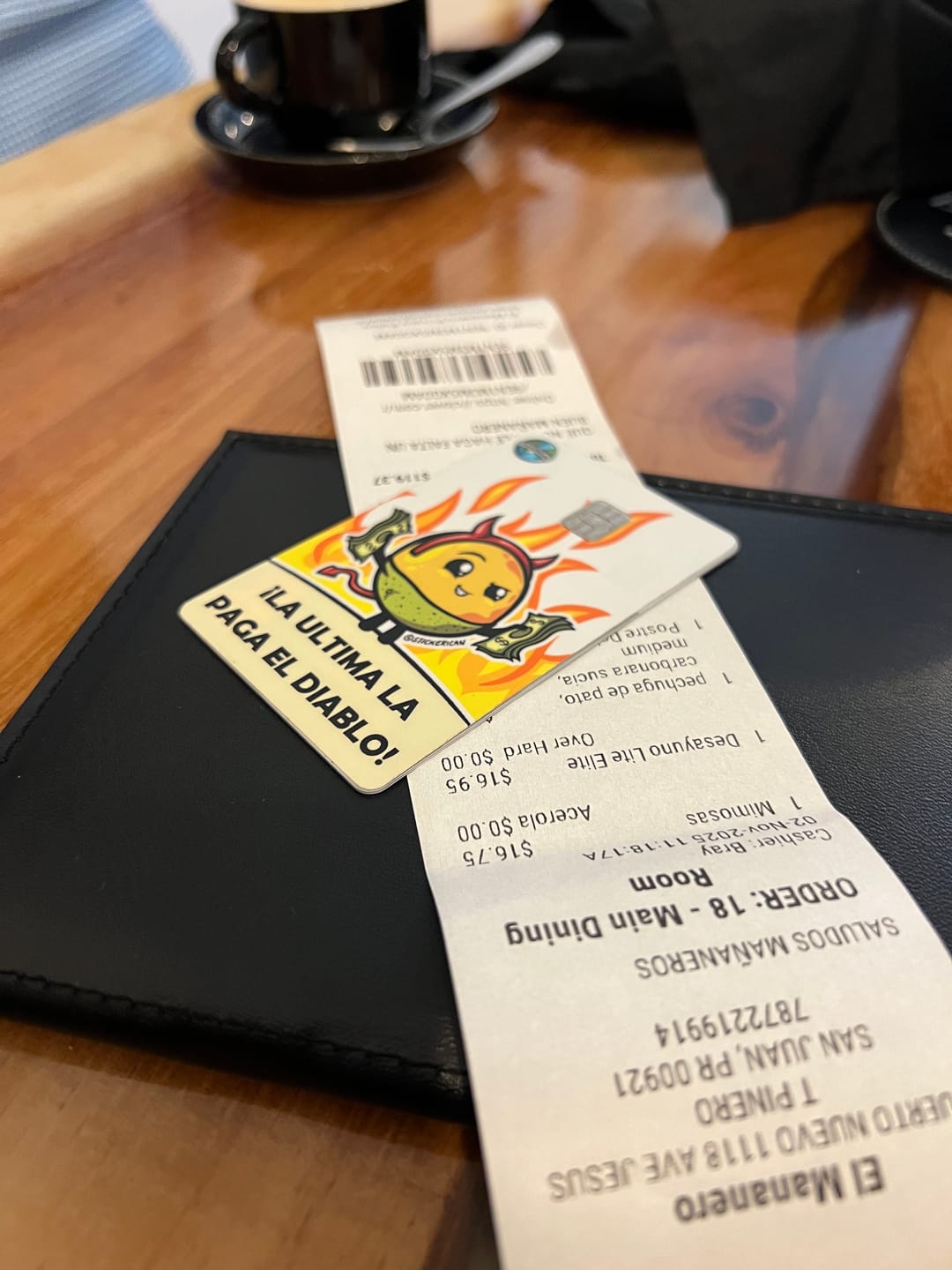 Customer photo review of La Última La Paga el Diablo - Sticker para Tarjeta de Crédito