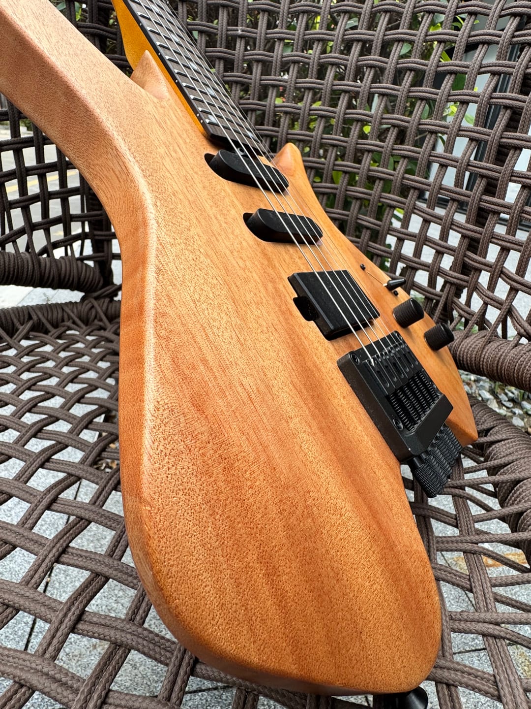 Customer photo review of Donner NHL-500 Guitare Électrique Moderne Sans Tête
