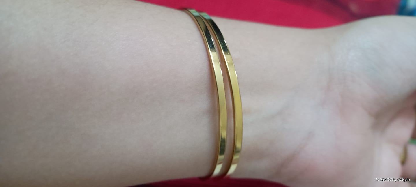 Customer photo review of Flat Wire Bangle Bracelet