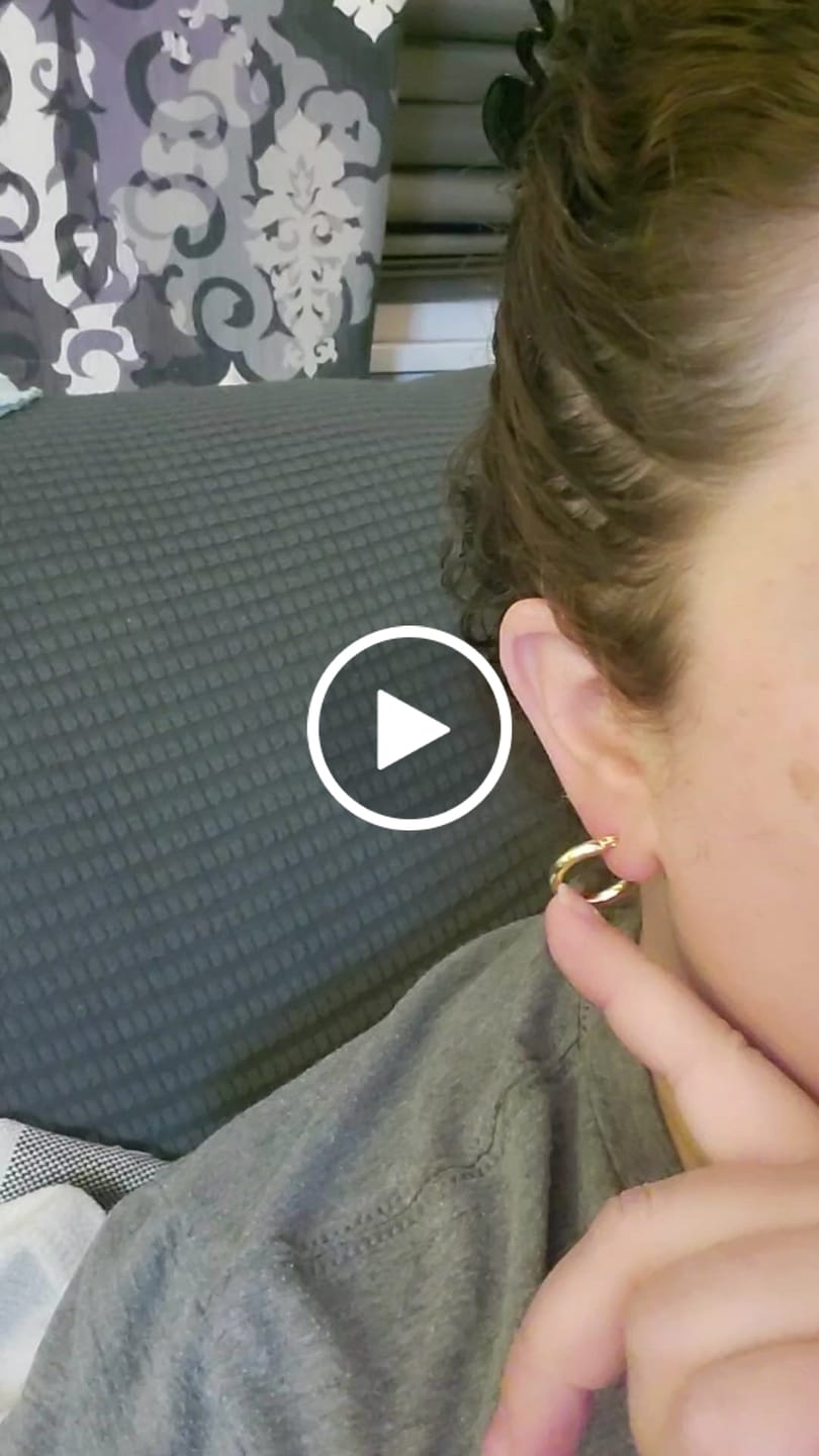 Customer video review of Amy 18k White Gold Plated 20mm/30mm Hoop Earrings
