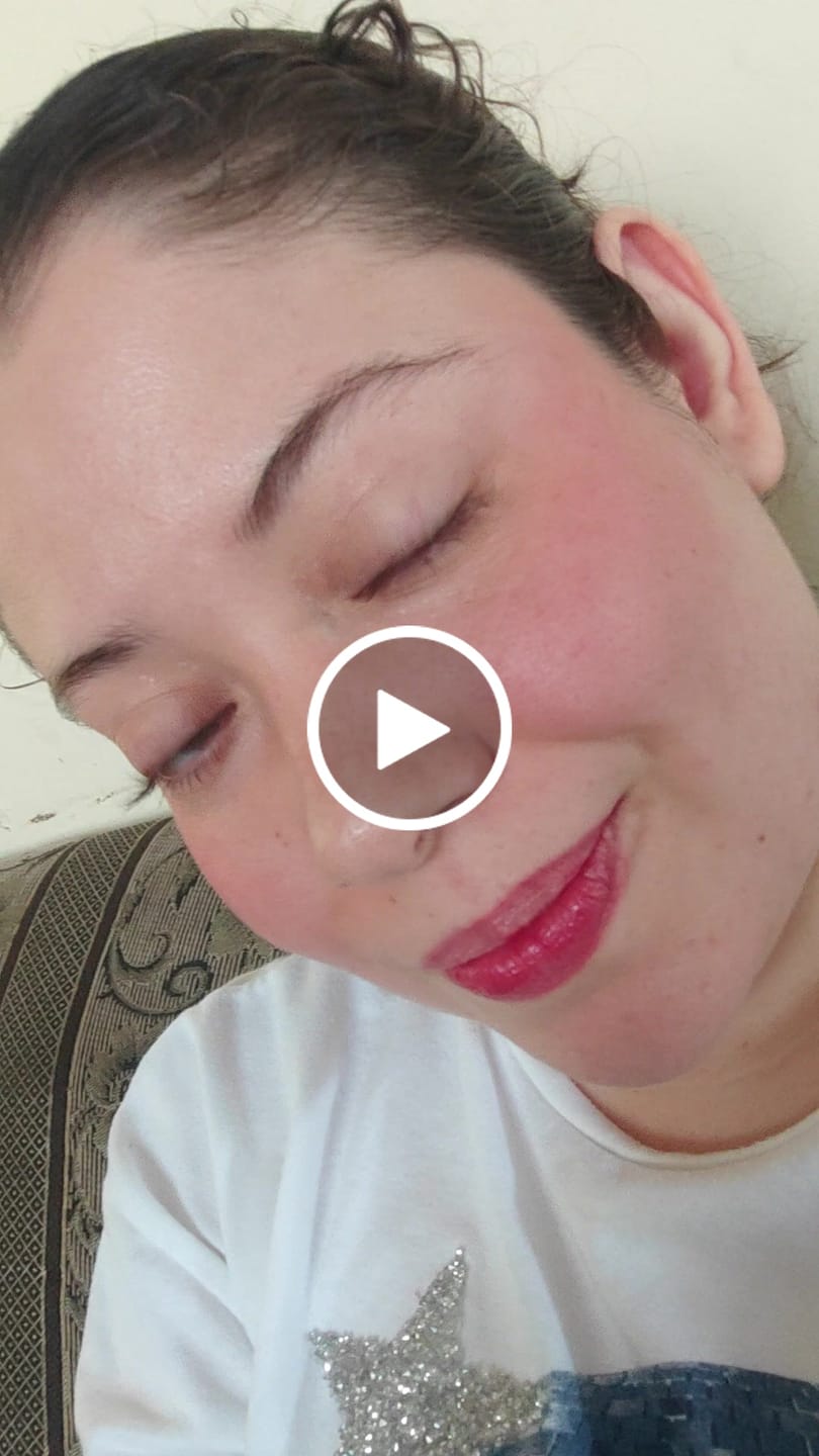Customer video review of Máscara para pestañas 10 aceites naturales (Color café)