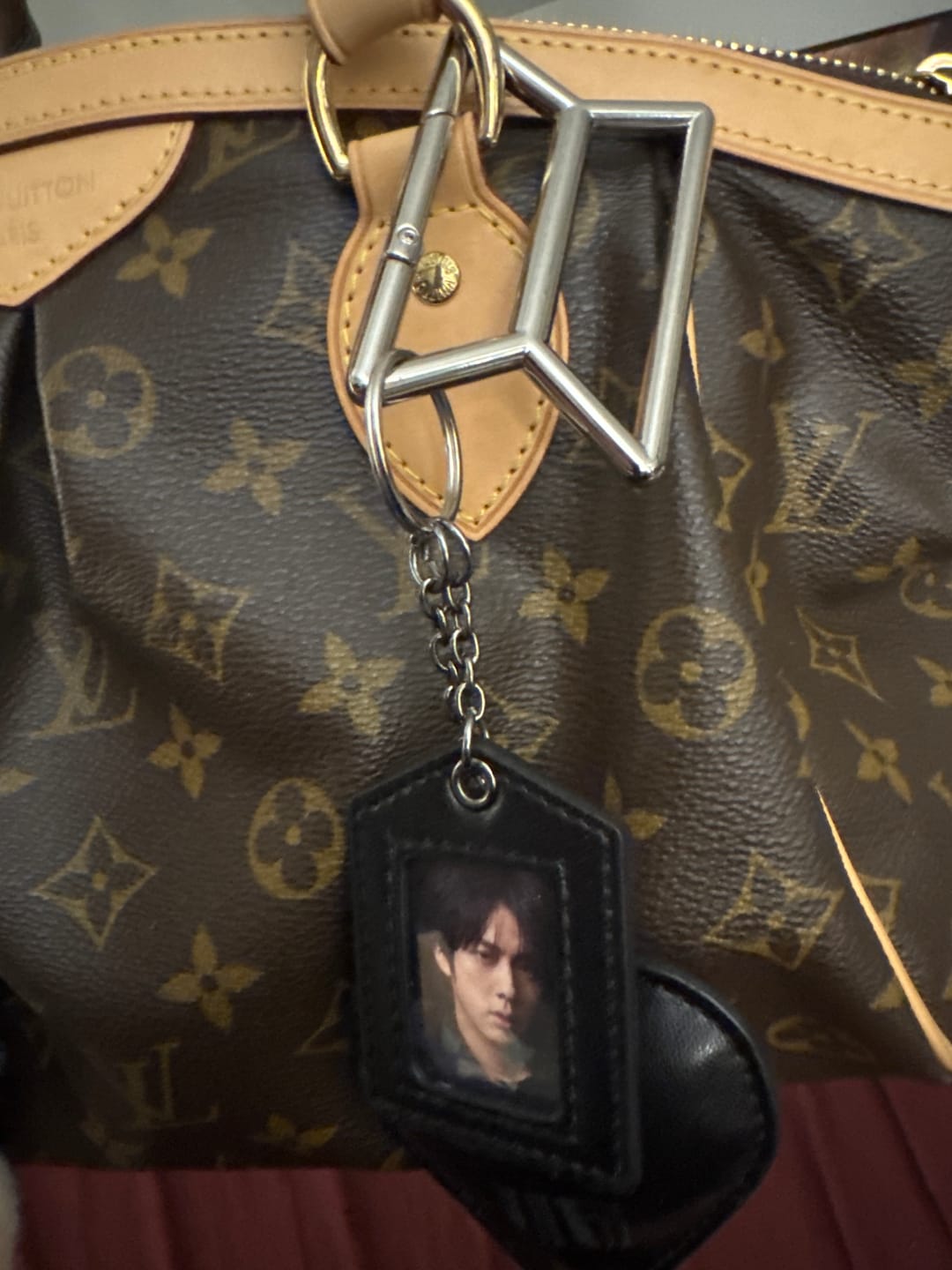 Customer photo review of BTS Metal Carabiner Keychain Clip
