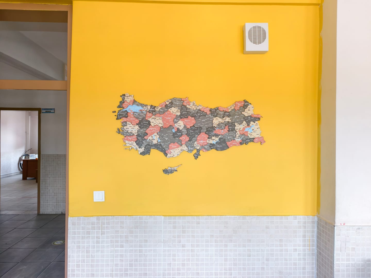 Customer photo review of Türkiye Siyasi Haritası - UV Baskılı 3D Ahşap Duvar Dekoru (Sage)