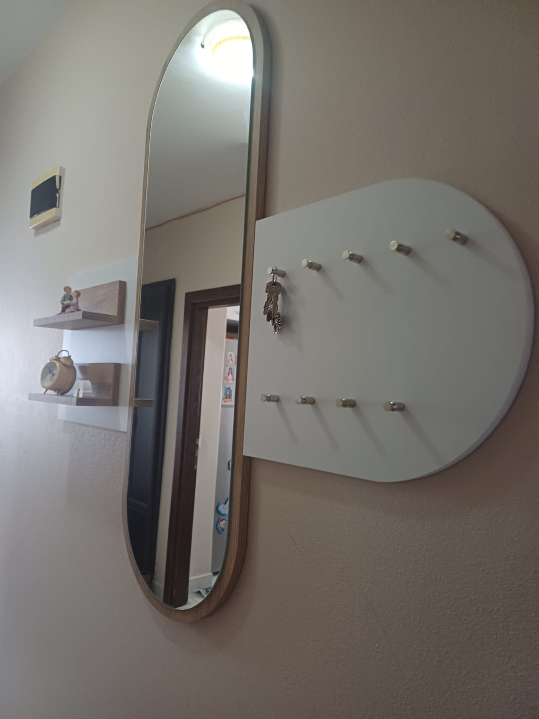Customer photo review of Rani P3 Aynalı Duvar Askısı Boy Aynası Sepet Ceviz - Beyaz Vestiyer