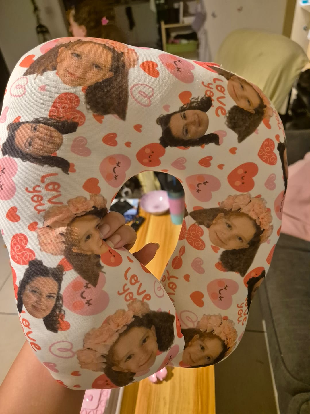 Customer photo review of כרית צוואר לטיסה בעיצוב אישי - Love