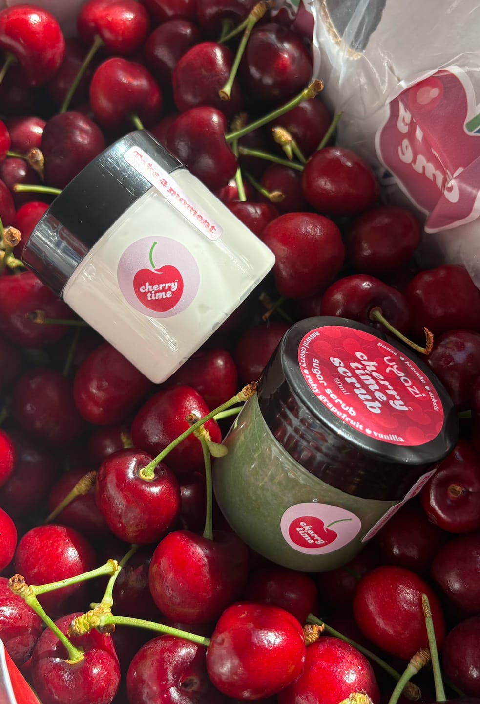 Customer photo review of 50 g Cosmetic Jar (50 mm neck) - Natural with Black Lid