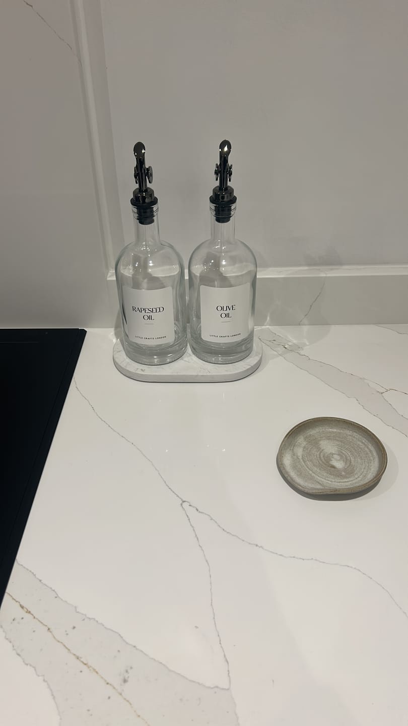 Customer photo review of Set of 2 Round Glass Oil Bottle 500 ML & Oval Tray
