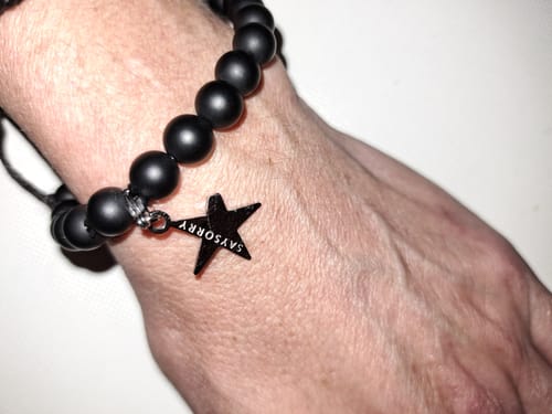 Roswitha H. review of Silver-Grey Bundle: Limited Edition Hoodie + Armband + Manifest als Geschenk image 1 out of 1