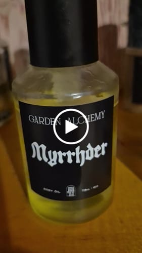 Customer video review of MYRRHDER body oil