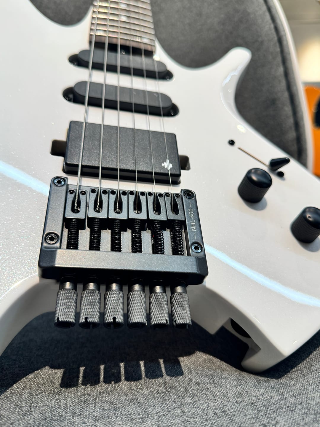 Customer photo review of Donner NHL-500 Guitare Électrique Moderne Sans Tête