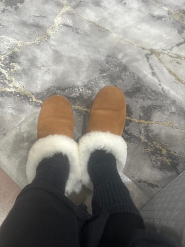 Customer photo review of Women's Sunrise Sheepskin Scuff