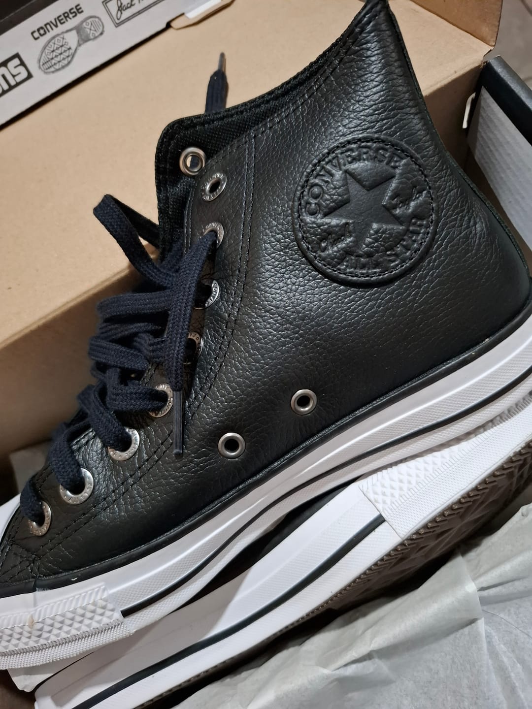 Customer photo review of Zapatillas Converse Chuck Taylor Hi Leather Cuero Negro Blanco