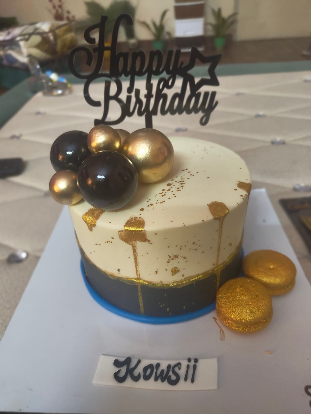 Customer photo review of Gold Splash Blue Cake