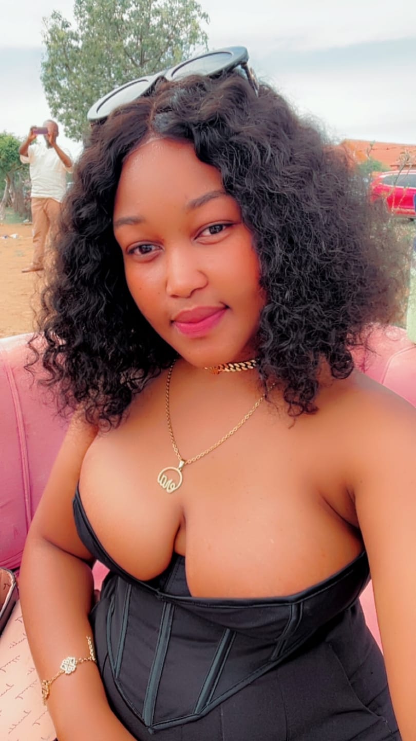 Customer photo review of Gold Era Choker & Necklace Combo