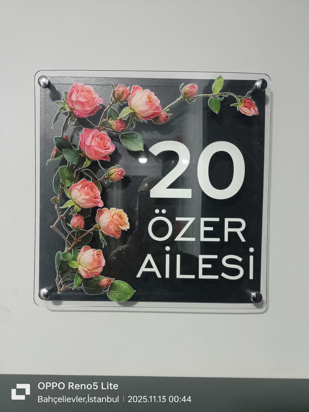 Customer photo review of Kişiye Özel Pembe Gül Dallı Kapı İsimliği