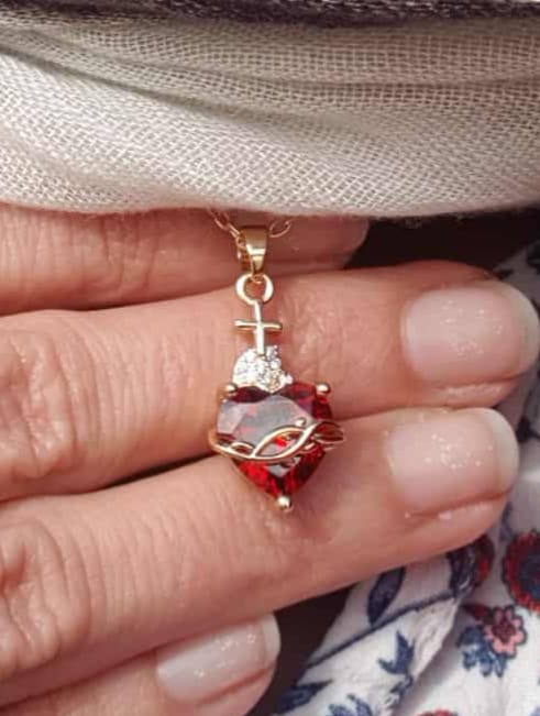 Customer photo review of Collier Cœur Sacré