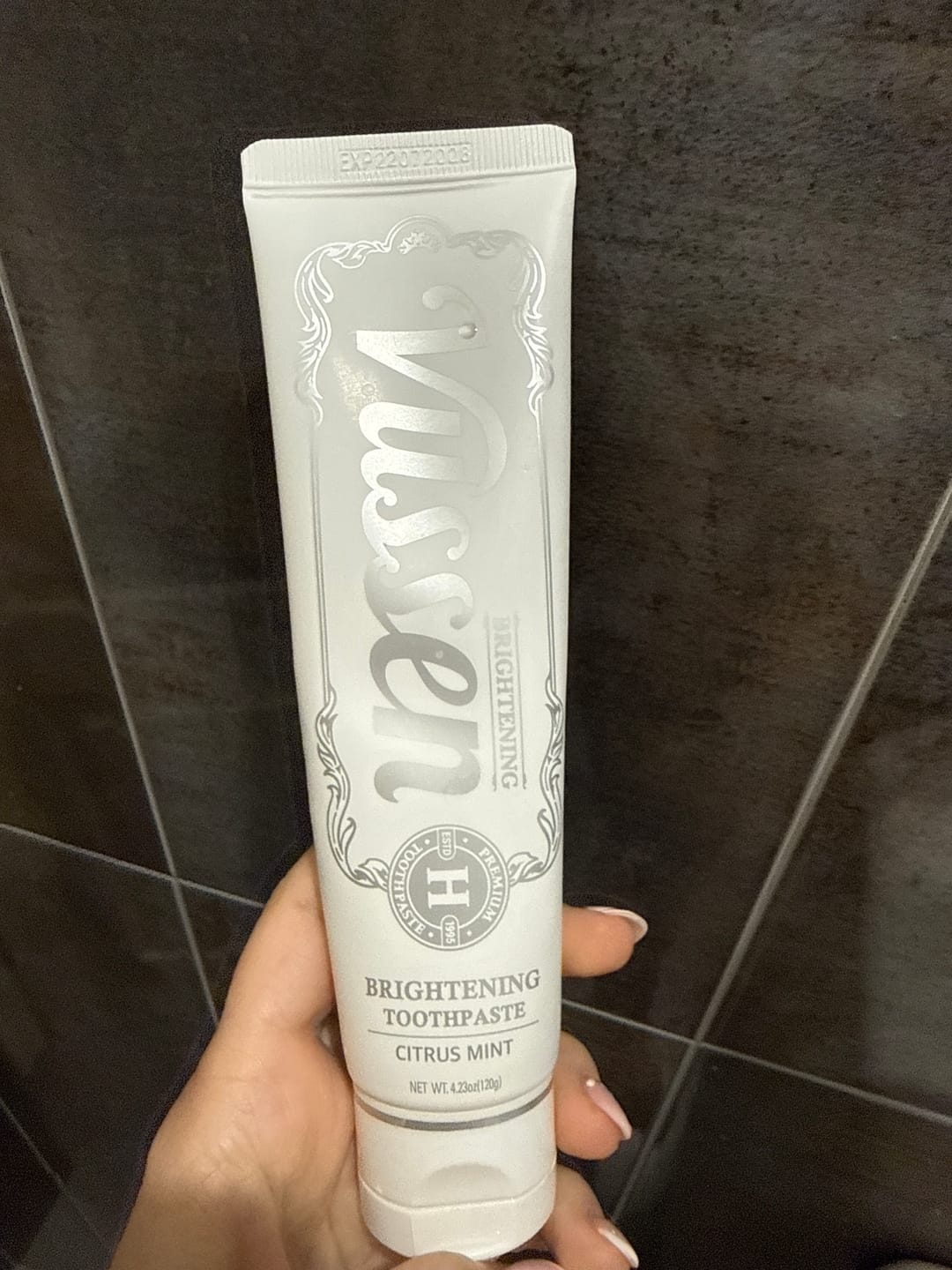 Customer photo review of Избелваща паста за зъби с грижа за емайла с хидроксиапатит 5% Vussen H Toothpaste
