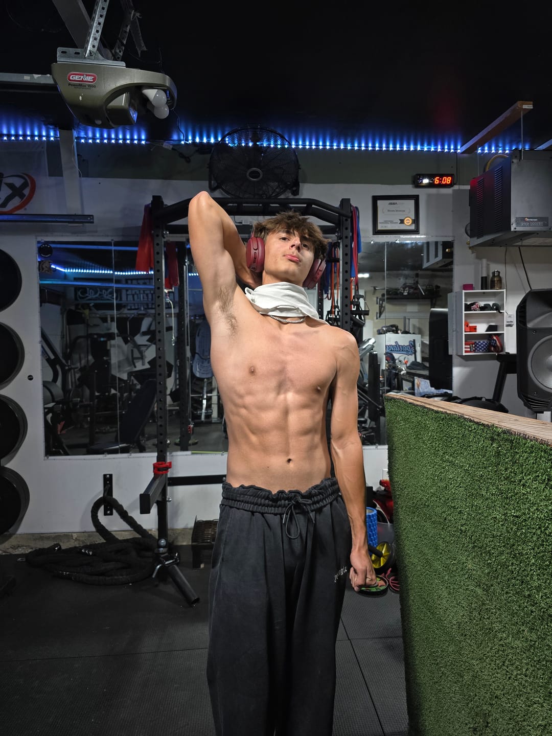Customer photo review of 2058 - Superstar Sweats