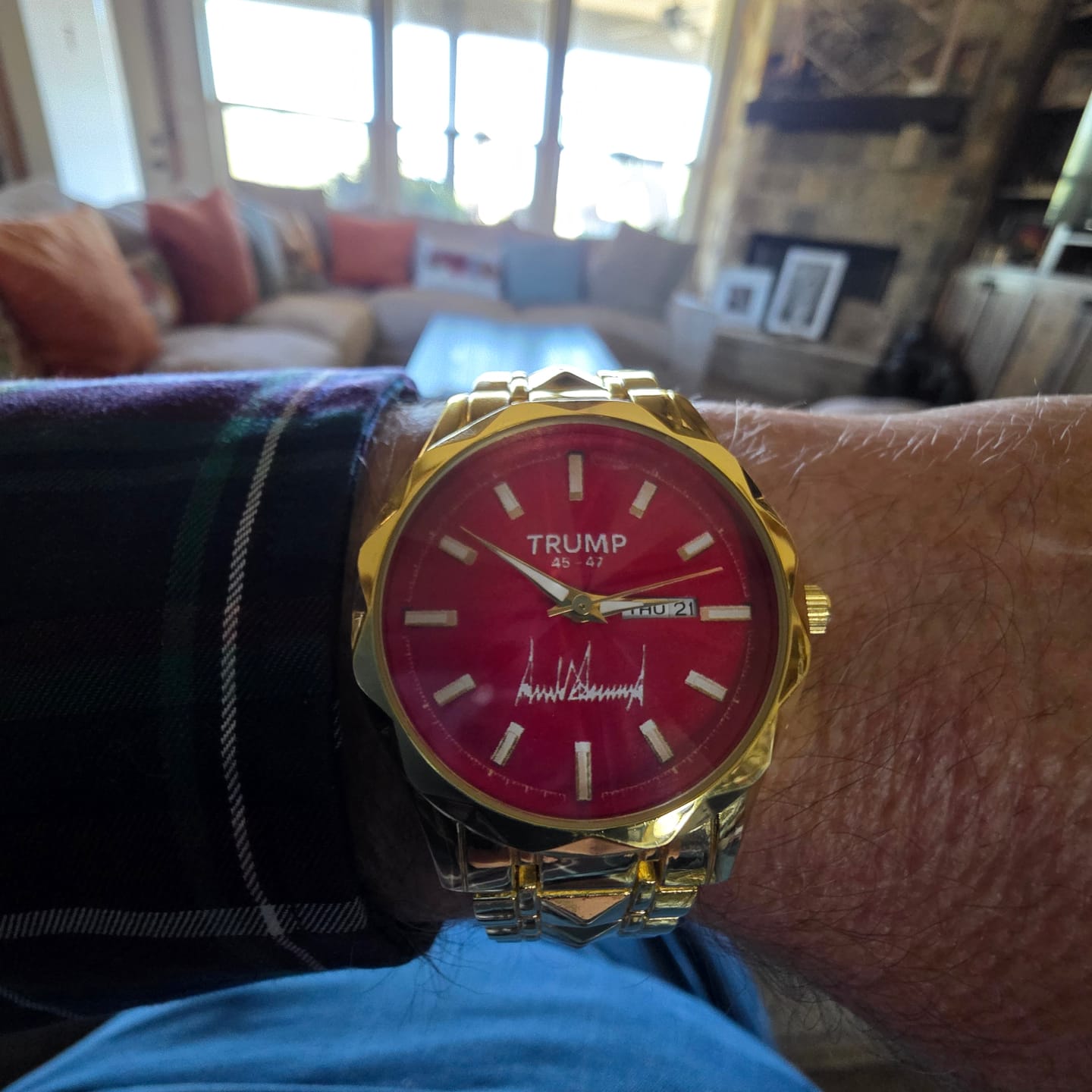 Customer photo review of TRUMP 45-47 Watch 2025 – Gold Case, Red Dia – Luxury Men’s Watch
