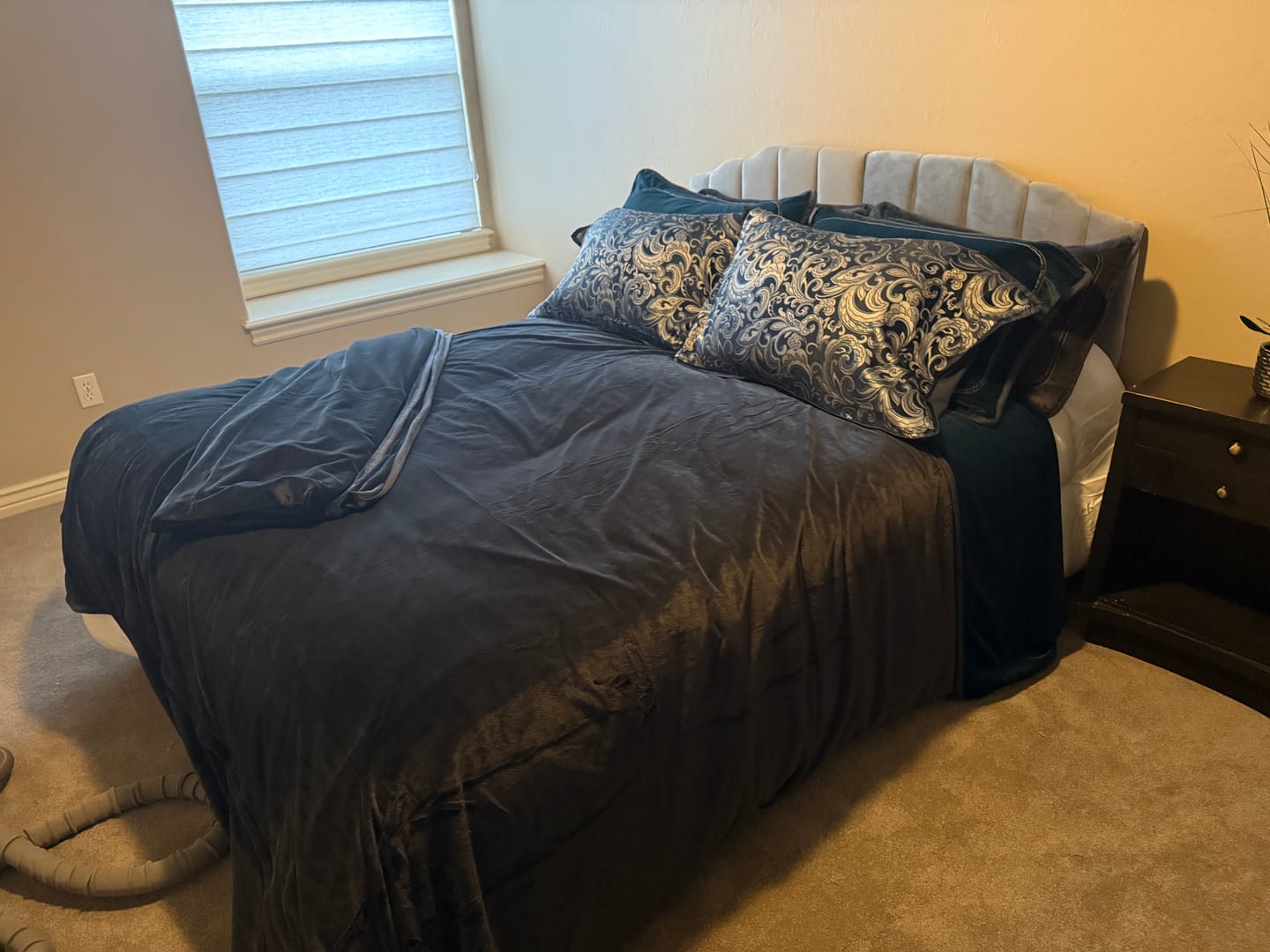 Customer photo review of Amorgos Fine Velvet Bedding Set