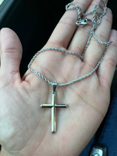 Reseña con foto de un cliente sobre Crucifix Pendant