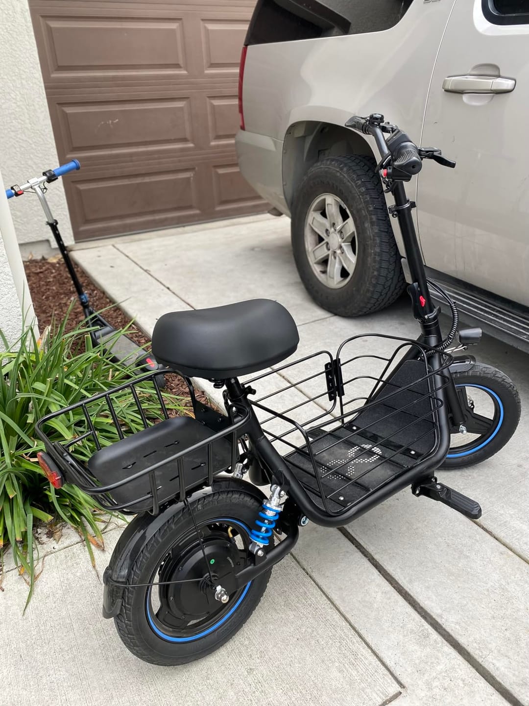 Customer photo review of Gyroor C1Plus Folding Electric Scooter with Seat-650W Motor, Large Storage & UL2272 Certified