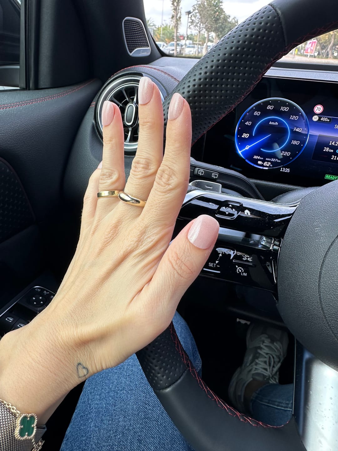 Customer photo review of Silk Shine - XS Squoval - 30 Adet Takma Tırnak